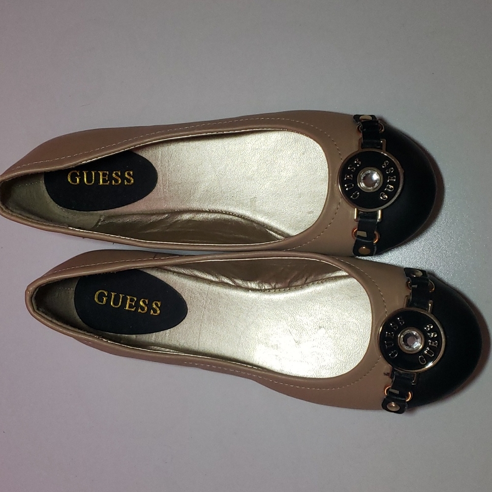 GUESS FLATS - Picture 2 of 4